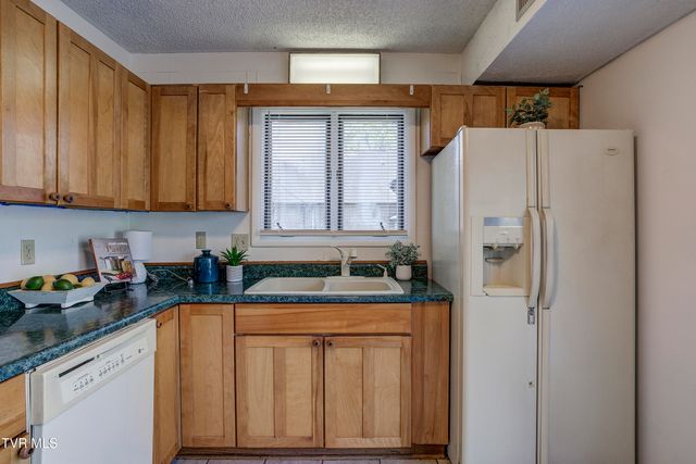 760 Lake Point Drive, Piney Flats, TN 37686