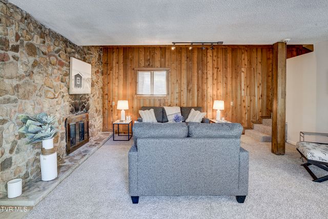 760 Lake Point Drive, Piney Flats, TN 37686