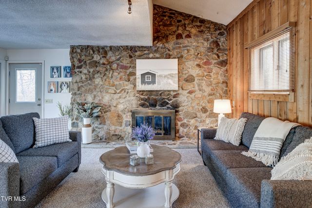 760 Lake Point Drive, Piney Flats, TN 37686