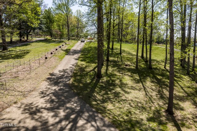 760 Lake Point Drive, Piney Flats, TN 37686