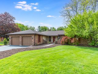 277 Little Stonegate Court, Cary, IL 60013