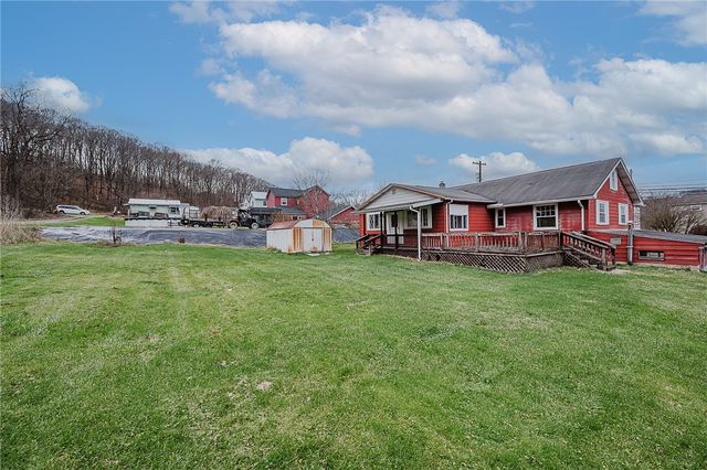 28 Indiana Ave, Avonmore, PA 15618