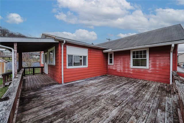 28 Indiana Ave, Avonmore, PA 15618