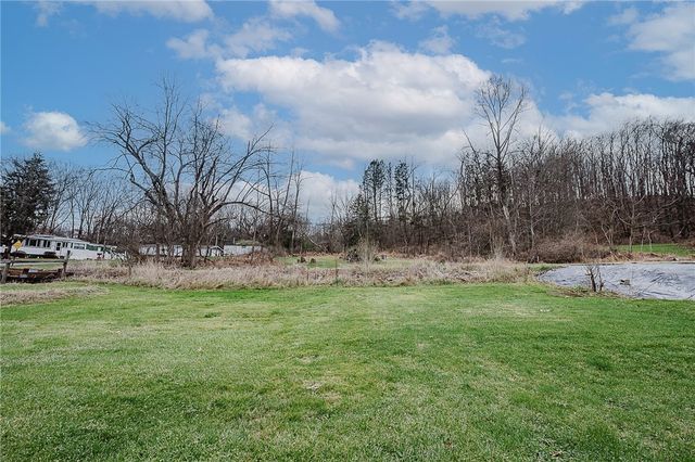 28 Indiana Ave, Avonmore, PA 15618