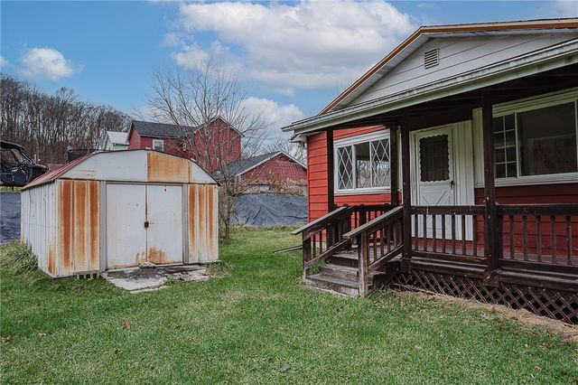 28 Indiana Ave, Avonmore, PA 15618