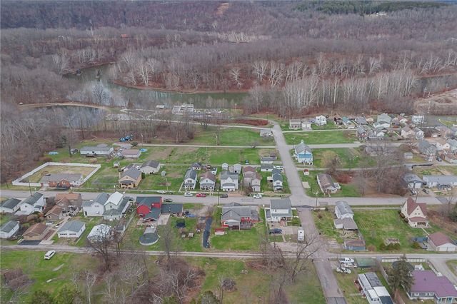 28 Indiana Ave, Avonmore, PA 15618