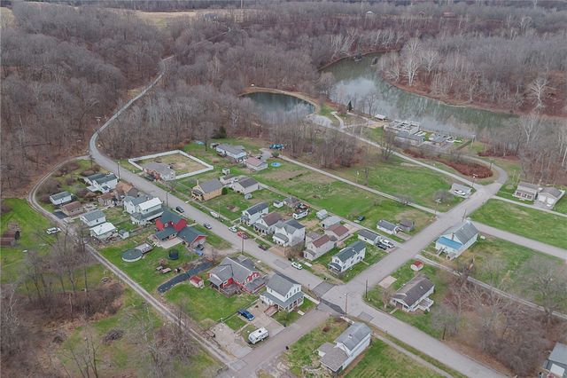 28 Indiana Ave, Avonmore, PA 15618