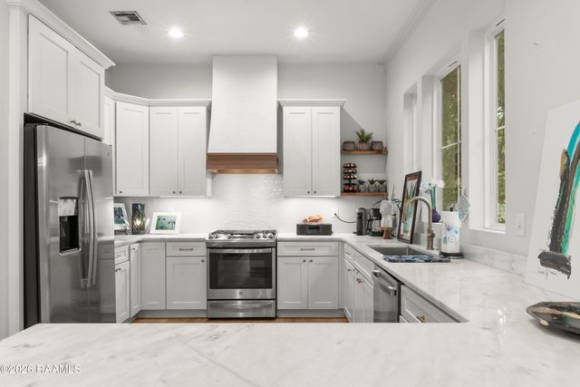 325 Bacque Crescent Drive A, Lafayette, LA 70503