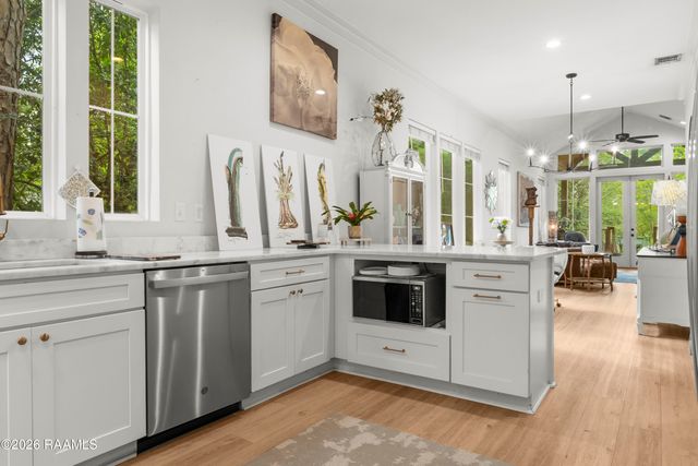 325 Bacque Crescent Drive A, Lafayette, LA 70503