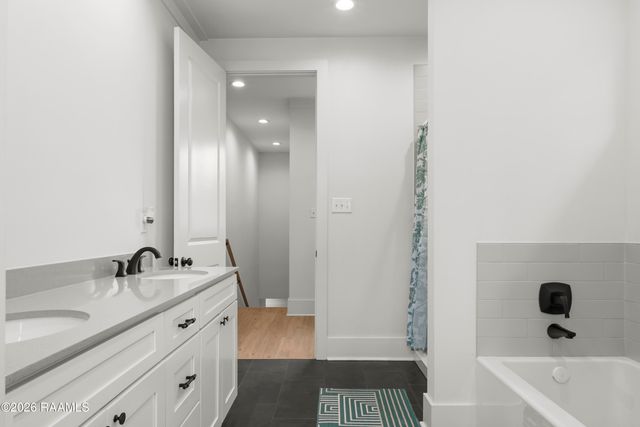 325 Bacque Crescent Drive A, Lafayette, LA 70503