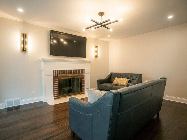 274 N Berteau Avenue, Elmhurst, IL 60126