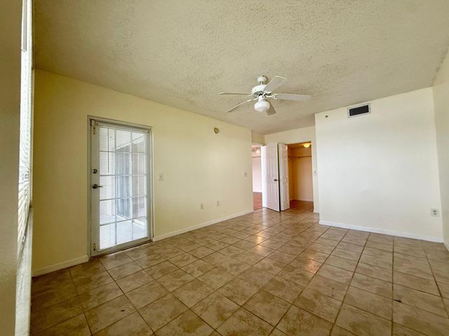 5065 Wiles Road 204, Coconut Creek, FL 33073