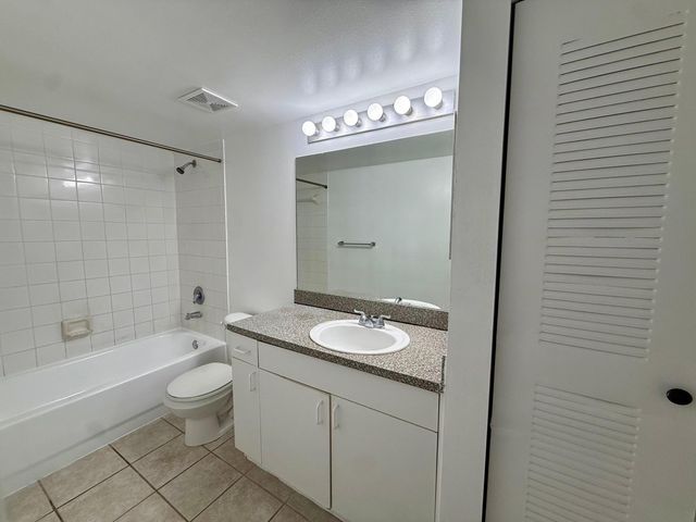 5065 Wiles Road 204, Coconut Creek, FL 33073