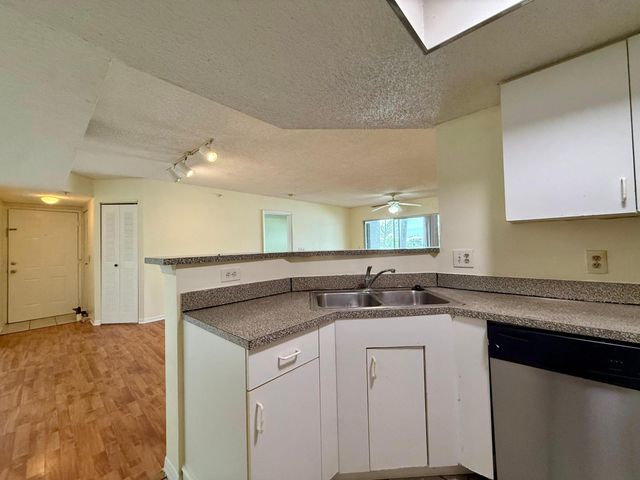 5065 Wiles Road 204, Coconut Creek, FL 33073