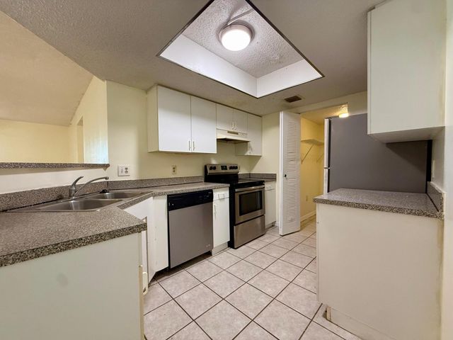 5065 Wiles Road 204, Coconut Creek, FL 33073