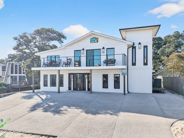 105 SE 53rd Street, Oak Island, NC 28465