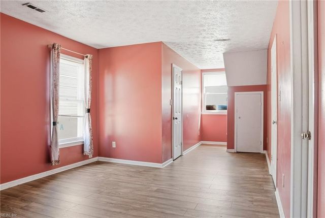 219 Loch CIR, Hampton, VA 23669