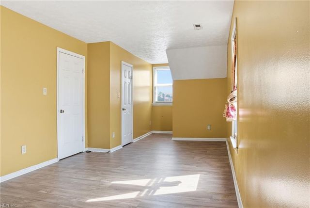 219 Loch CIR, Hampton, VA 23669