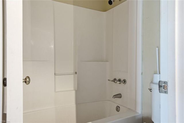 219 Loch CIR, Hampton, VA 23669