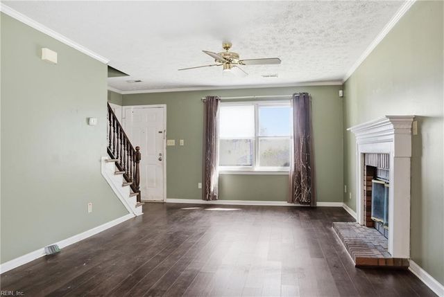 219 Loch CIR, Hampton, VA 23669