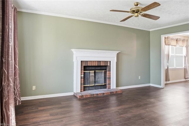 219 Loch CIR, Hampton, VA 23669