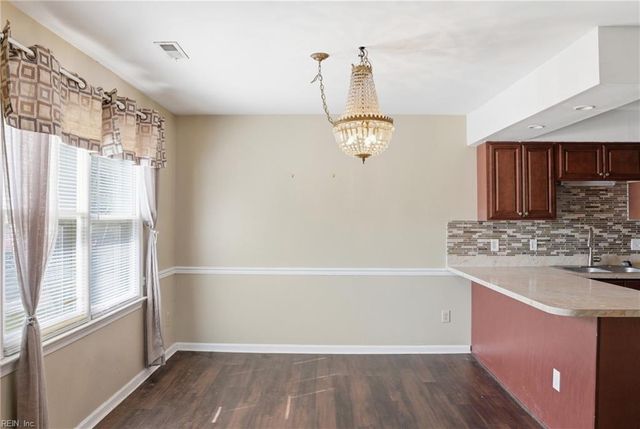 219 Loch CIR, Hampton, VA 23669