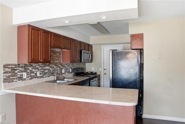 219 Loch CIR, Hampton, VA 23669