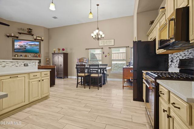 5552 GUSTAVO MADRID Lane, El Paso, TX 79934