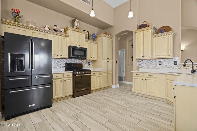 5552 GUSTAVO MADRID Lane, El Paso, TX 79934