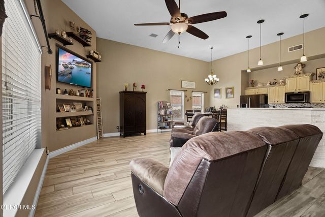 5552 GUSTAVO MADRID Lane, El Paso, TX 79934