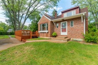 26282 walnut Avenue N, Mundelein, IL 60060