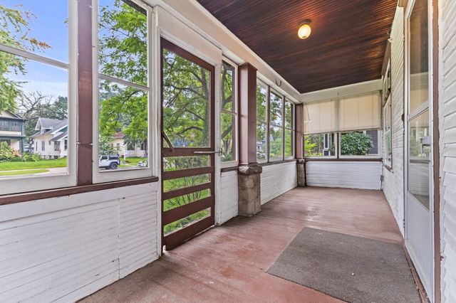 1256 Ashland Avenue, Saint Paul, MN 55104
