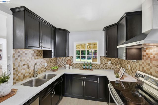 363 Lafayette Ave, Hayward, CA 94544