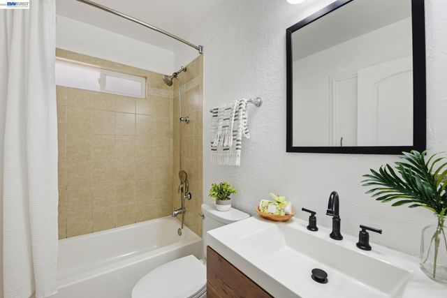 363 Lafayette Ave, Hayward, CA 94544