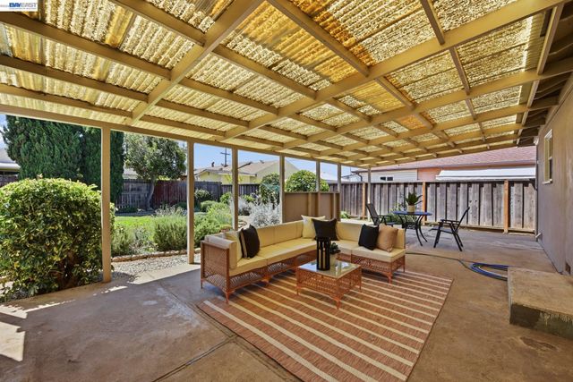 363 Lafayette Ave, Hayward, CA 94544