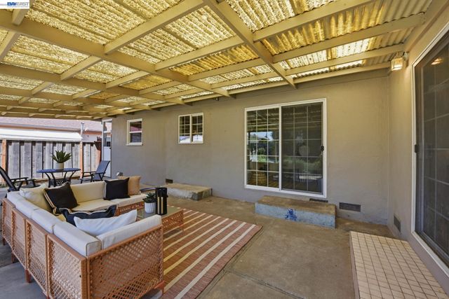 363 Lafayette Ave, Hayward, CA 94544