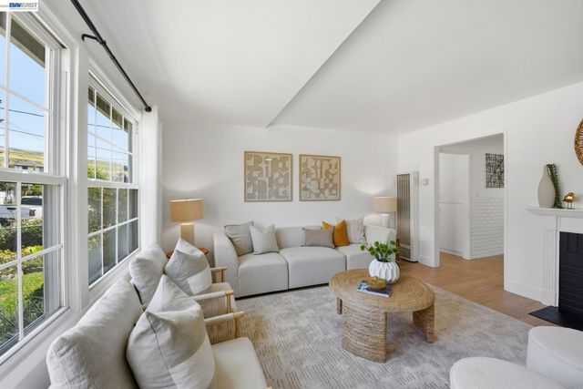363 Lafayette Ave, Hayward, CA 94544