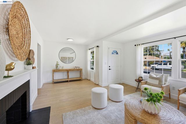 363 Lafayette Ave, Hayward, CA 94544