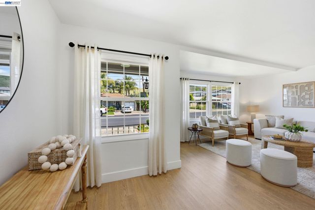 363 Lafayette Ave, Hayward, CA 94544