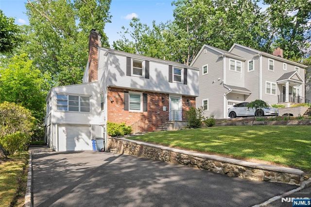 26 W Lawn Road, Livingston, NJ 07039