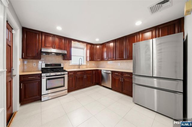 26 W Lawn Road, Livingston, NJ 07039