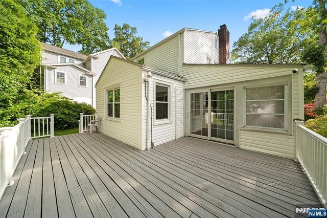 26 W Lawn Road, Livingston, NJ 07039
