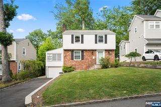 26 W Lawn Road, Livingston, NJ 07039
