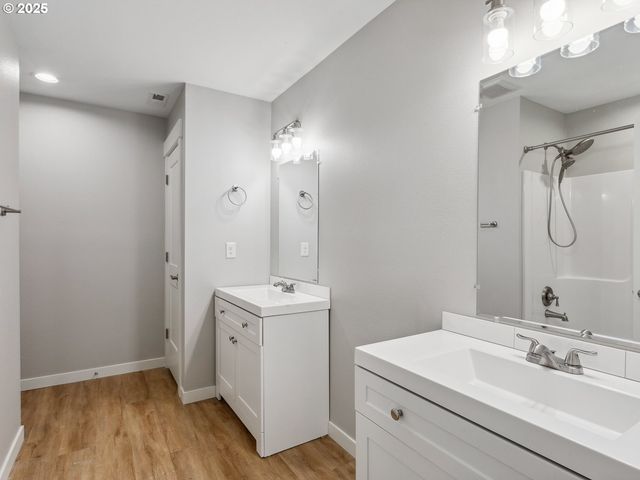 2417 Ne 54TH St, Vancouver, WA 98663