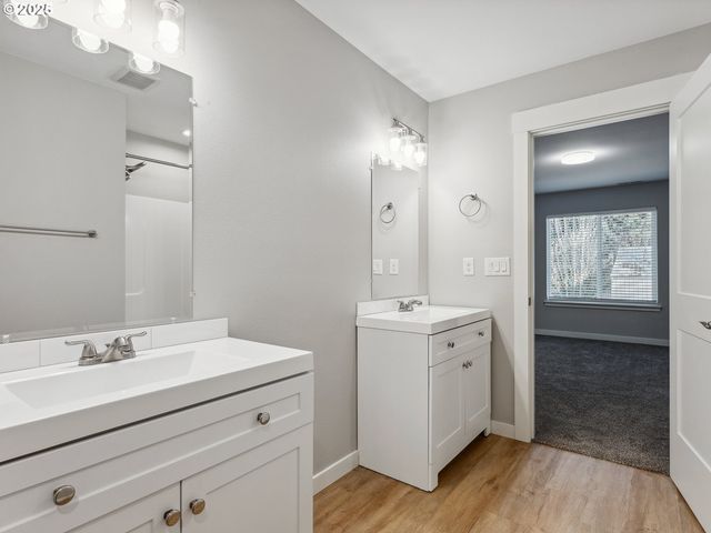 2417 Ne 54TH St, Vancouver, WA 98663