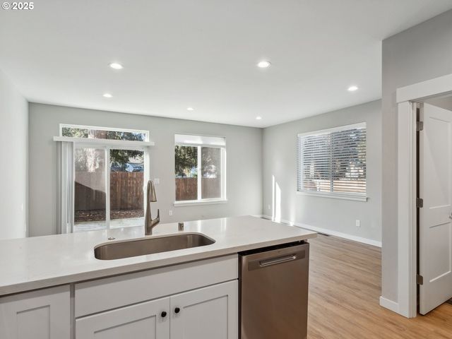 2417 Ne 54TH St, Vancouver, WA 98663