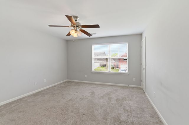 1129 Cotillion Dr, Murfreesboro, TN 37128