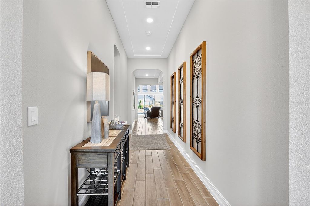 Image 11 of property listing at 17904 LINDEN COMMON COURT, Lutz, FL 33559