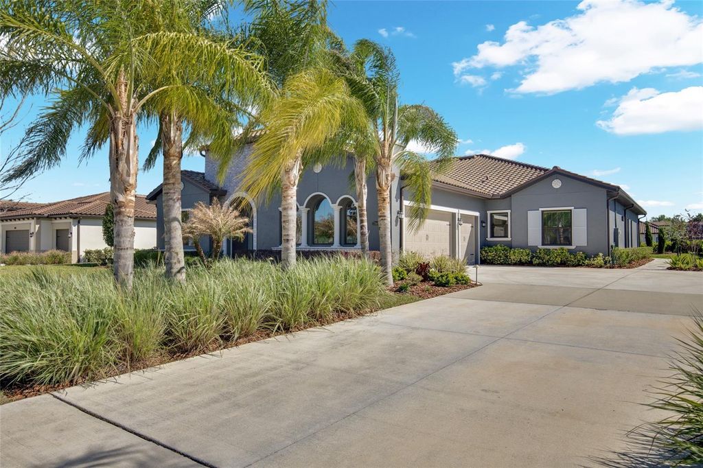 Image 3 of property listing at 17904 LINDEN COMMON COURT, Lutz, FL 33559