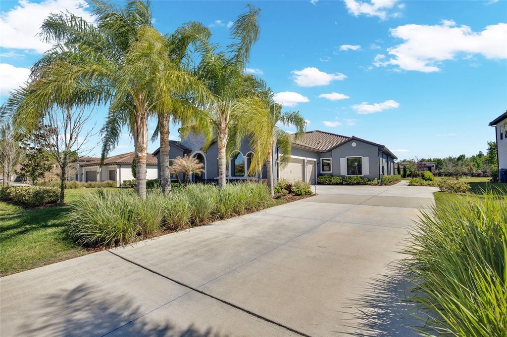 Image 4 of property listing at 17904 LINDEN COMMON COURT, Lutz, FL 33559